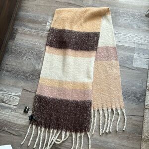 Express cozy scarf